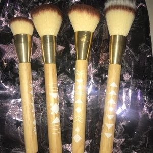 Makeup brushes